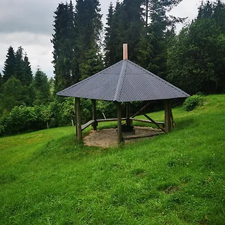 Oboz Partyzancki Gorce Tatil Evi